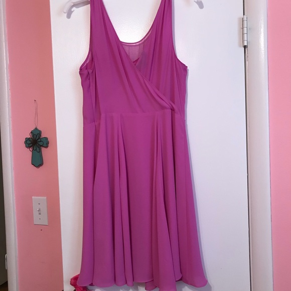 Beautiful Dress - Picture 2 of 4